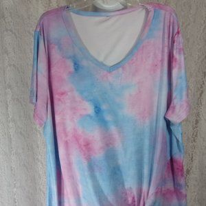 🏵️ 2/$15 🏵️🏵️ Summer Beach Knit Top/Tunic Watercolors of Blue & Pin